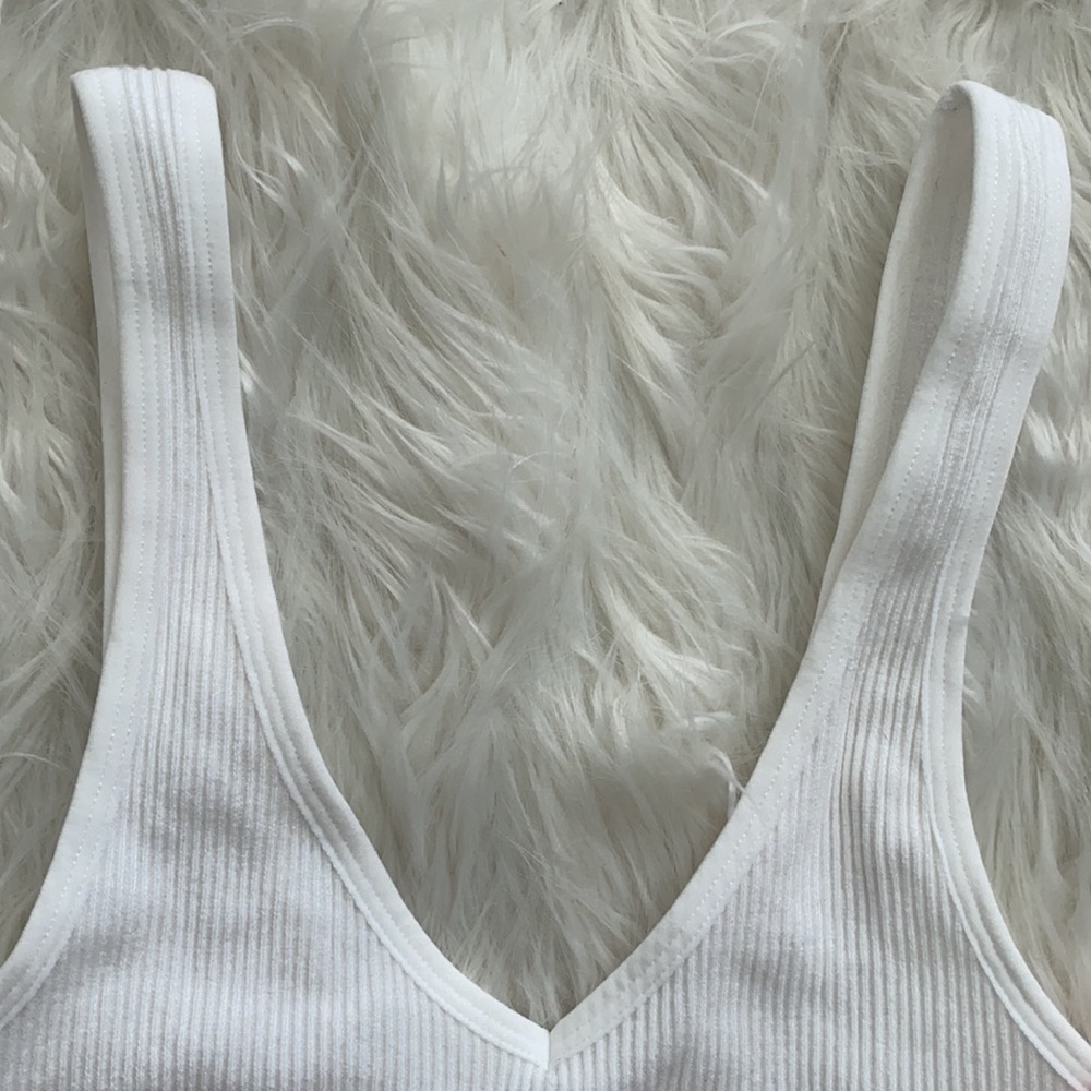 Colsie | Seamless Ribbed Cropped Tank Top - Picture 2 of 10